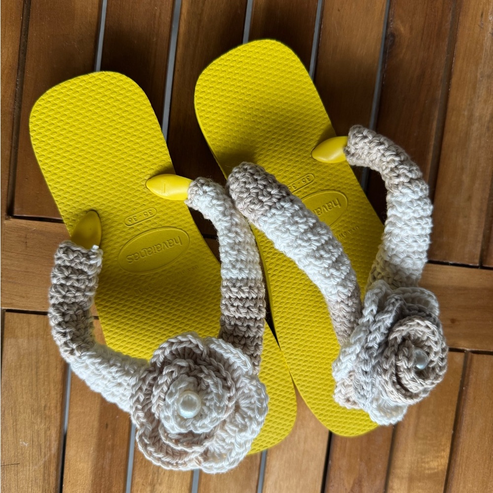 Customized crochet Havaianas flip-flops (assorted colors)